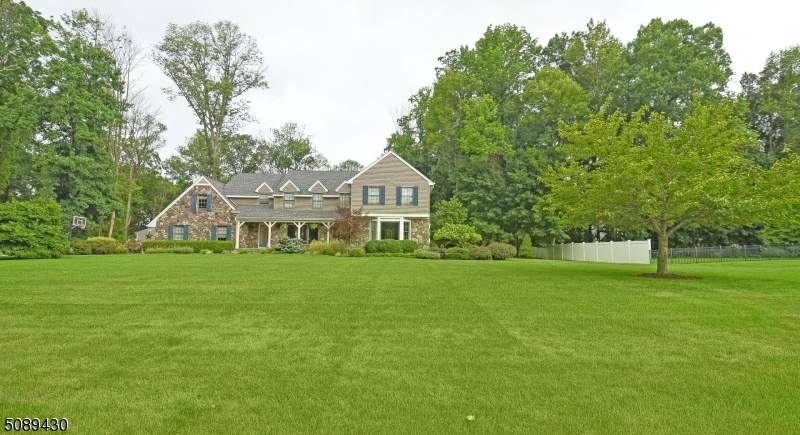30 Farmbrook Rd - Photo 1