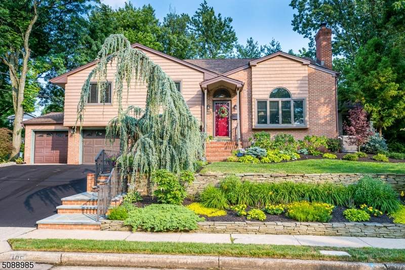 109 Woodside Ave - Photo 1