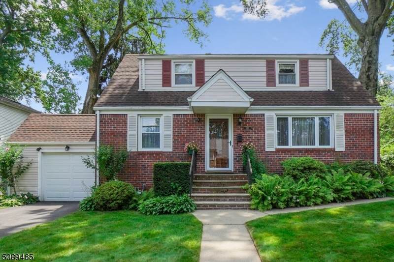 149 Lincoln Blvd - Photo 1