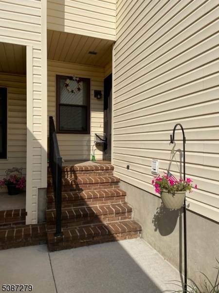 311 Larch Ct - Photo 1