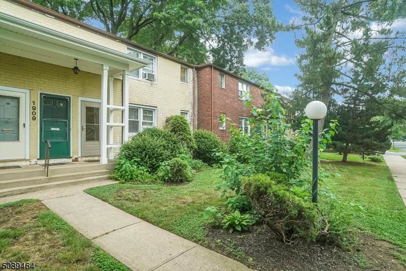 1909 Wood Ave - Photo 1