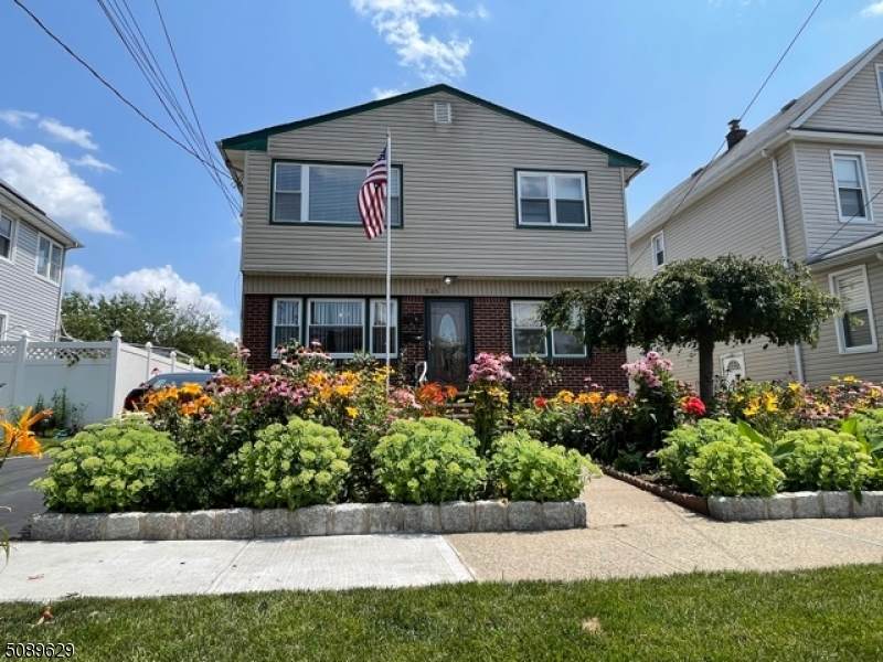 305 W 15Th St - Photo 1