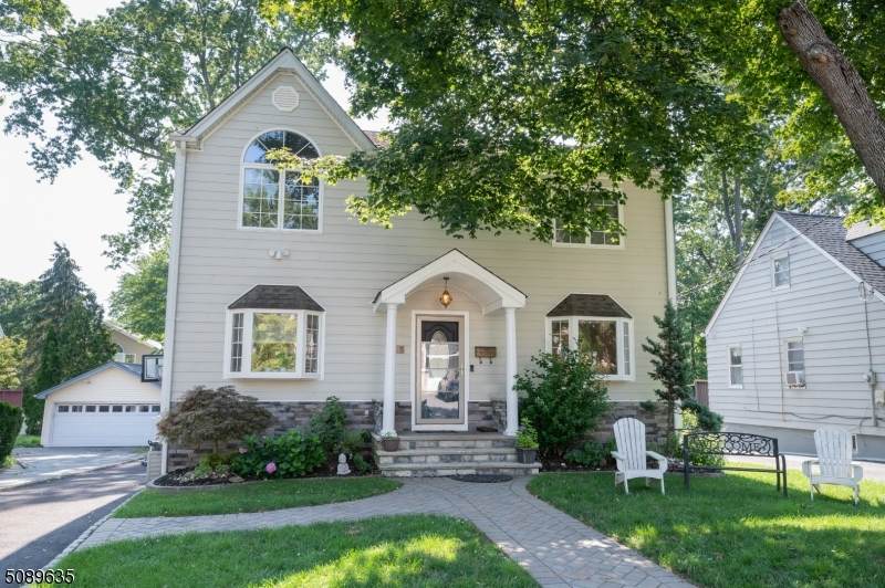 21 Mount Pleasant Pkwy - Photo 1