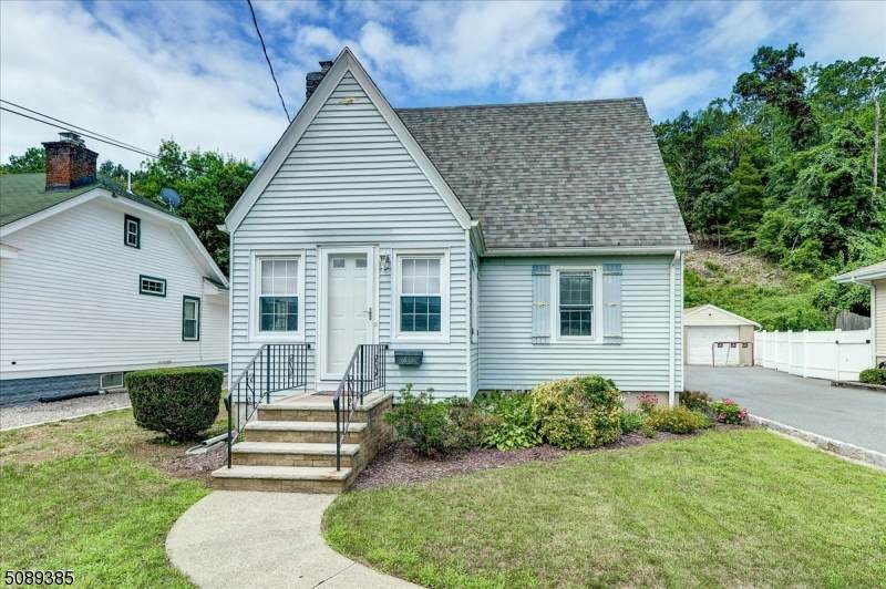 40 Rhinesmith Ave - Photo 1
