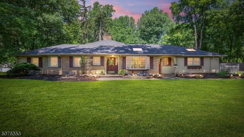 170 Rockview Ave - Photo 1