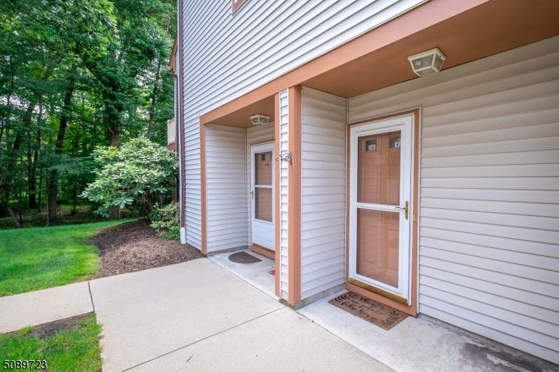 205 Woods Edge Dr - Photo 1