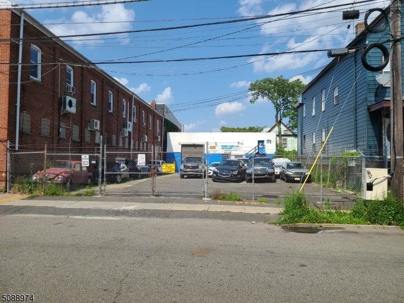 644 Franklin St - Photo 1