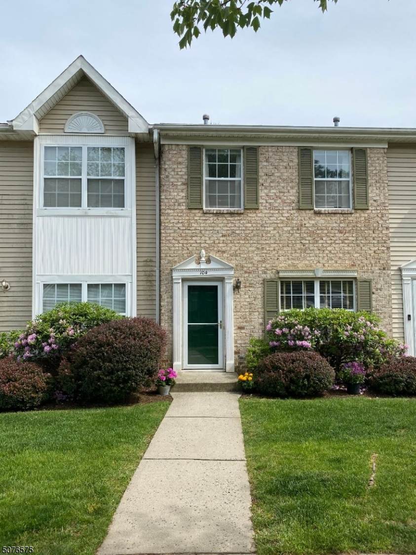 104 Tallwood Ln - Photo 1