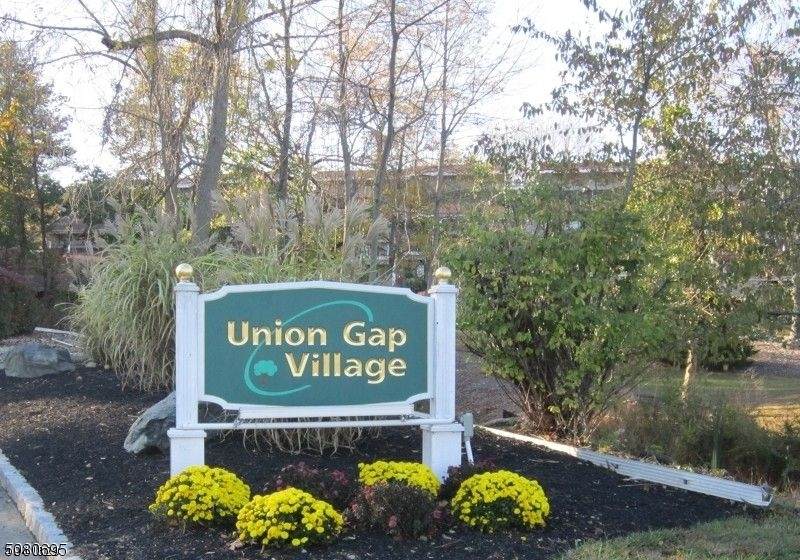 10 South Ct - Photo 1