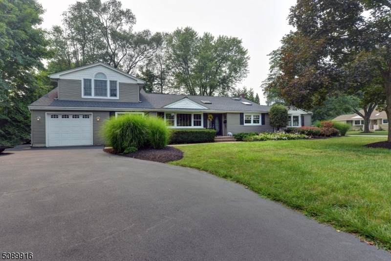11 Libby Ave - Photo 1