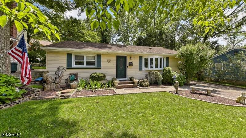 6 Huron Ave - Photo 1