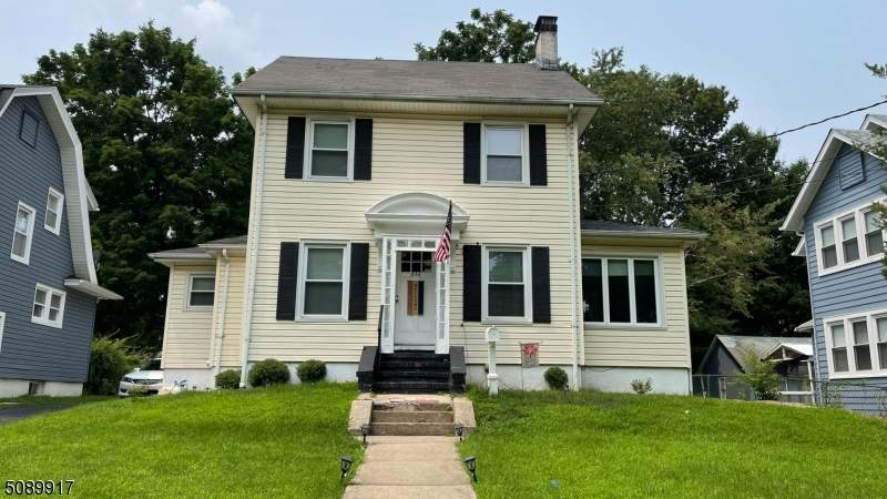 832 W 8Th St - Photo 1