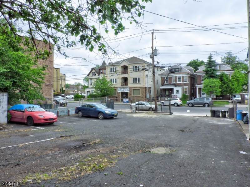 144 Jefferson Ave - Photo 1