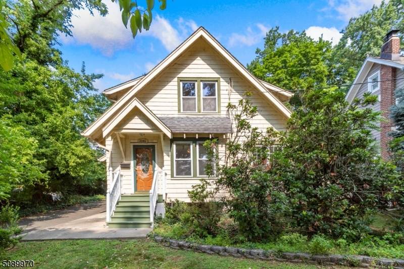 1061 E Broad St - Photo 1