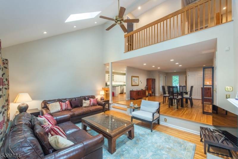 11 Robertson Ct - Photo 1