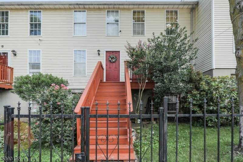 14 Kearny St - Photo 1
