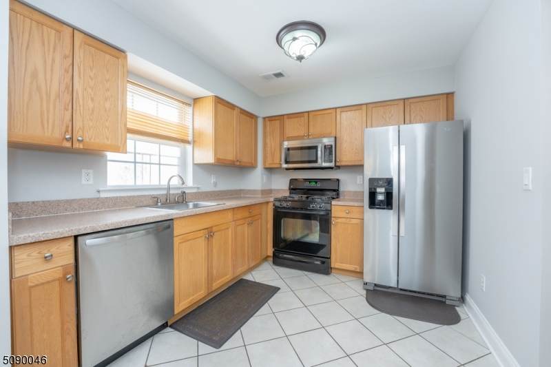 516 N Wood Ave - Photo 1