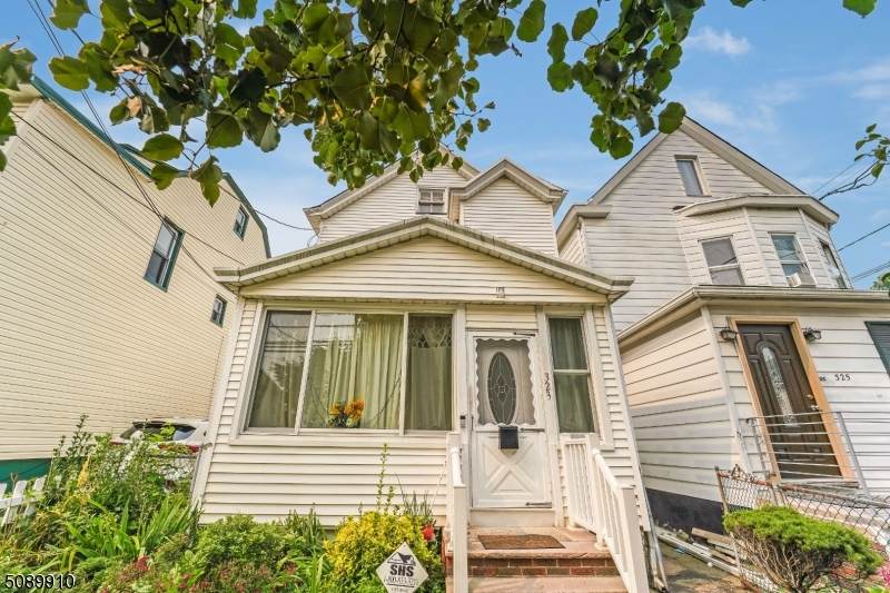 323 Boulevard - Photo 1