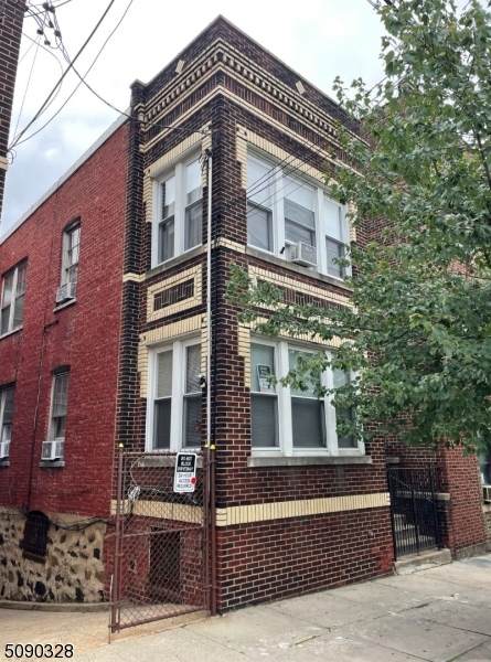 6604 Hudson Ave - Photo 1