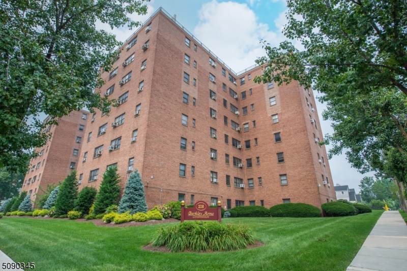 208 Anderson St - Photo 1