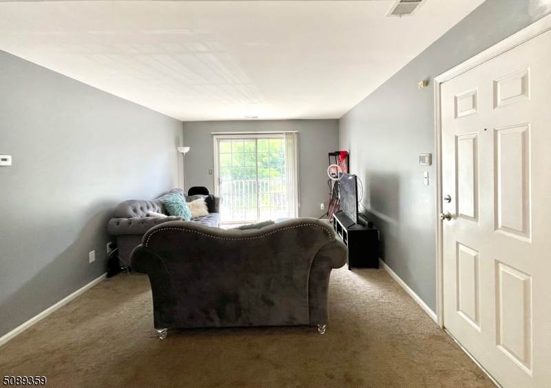114 Stratford Pl - Photo 1