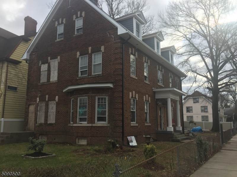 742 Clinton Ave - Photo 1