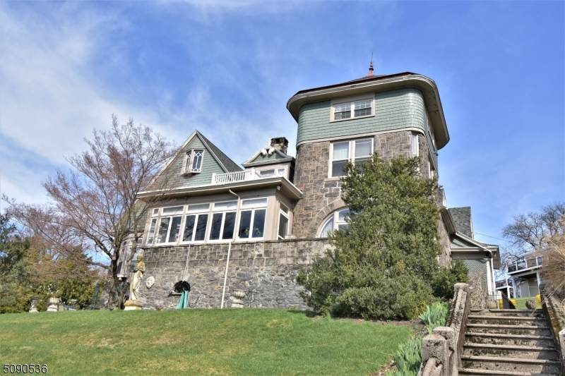 1 Fairview Hts - Photo 1