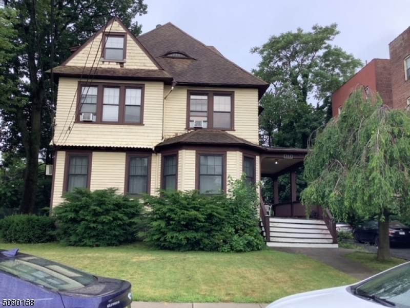 288 Montgomery St - Photo 1