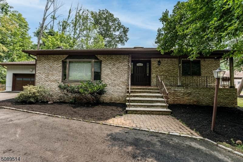 450 Parkway Dr - Photo 1