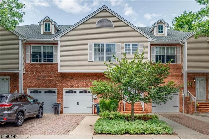 15 Berkeley Sq - Photo 1