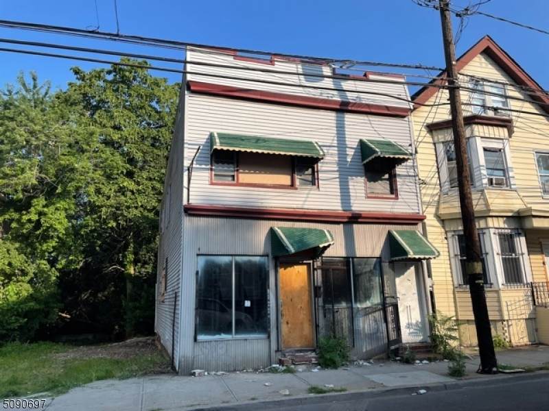 639 Grove St - Photo 1