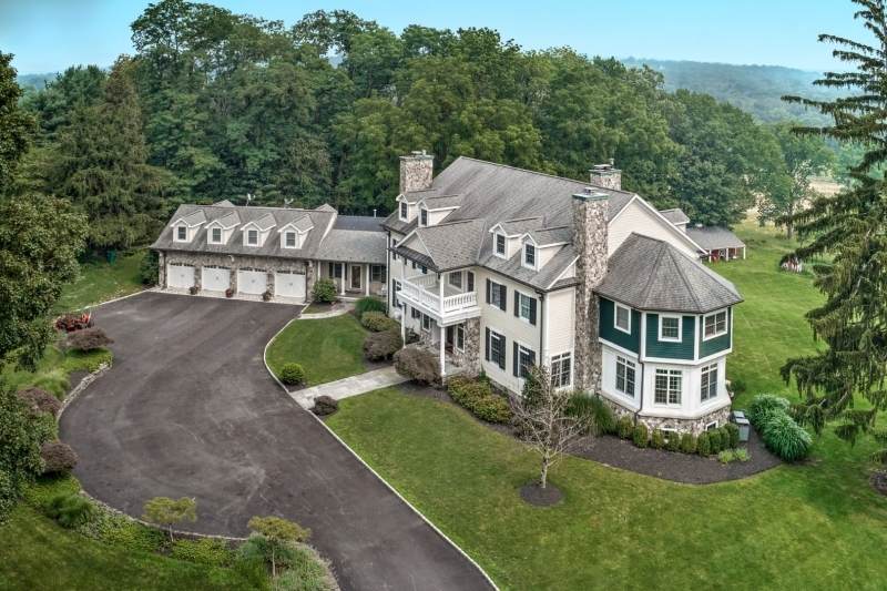 240 Mountainside Rd - Photo 1