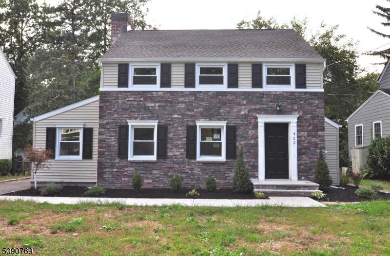 423 Edgewood Ave - Photo 1