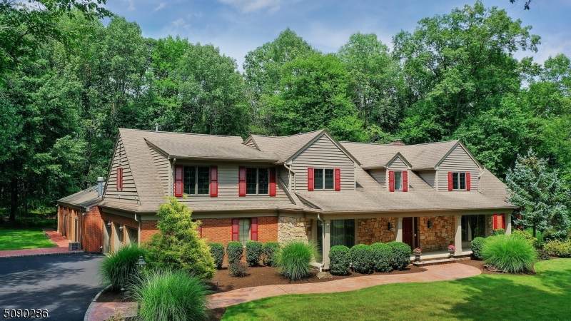 7 Thomas Jefferson Dr - Photo 1