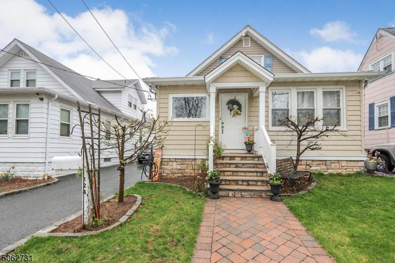 124 Summit Ave - Photo 1