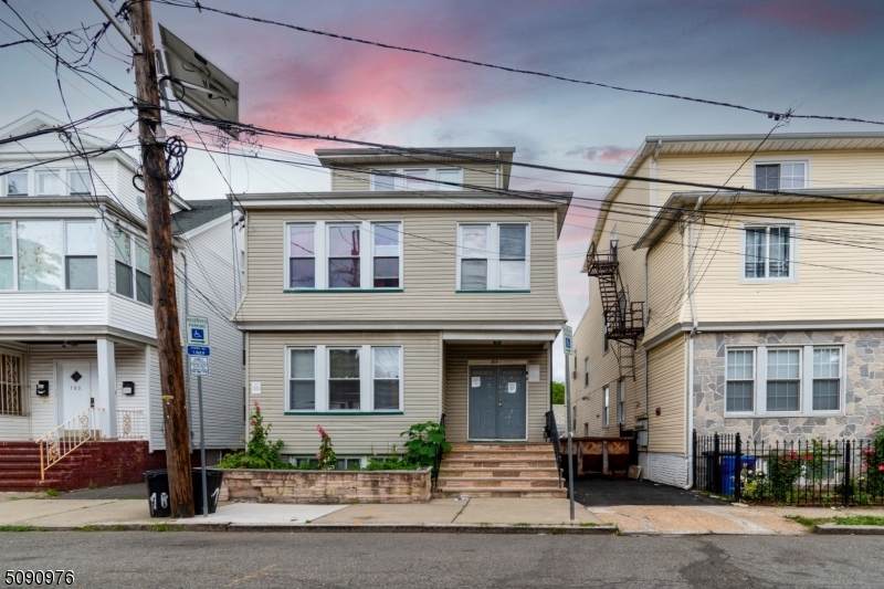 184 Huntington Ter - Photo 1