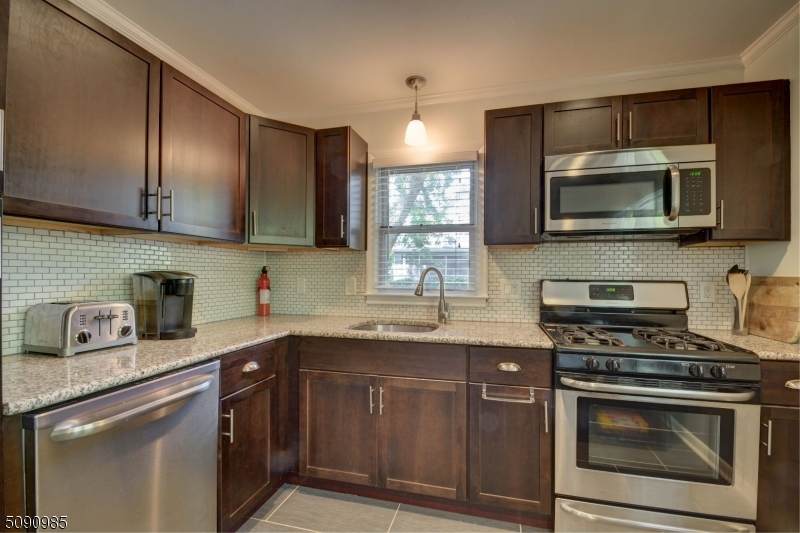 2209 Princeton Ave - Photo 1