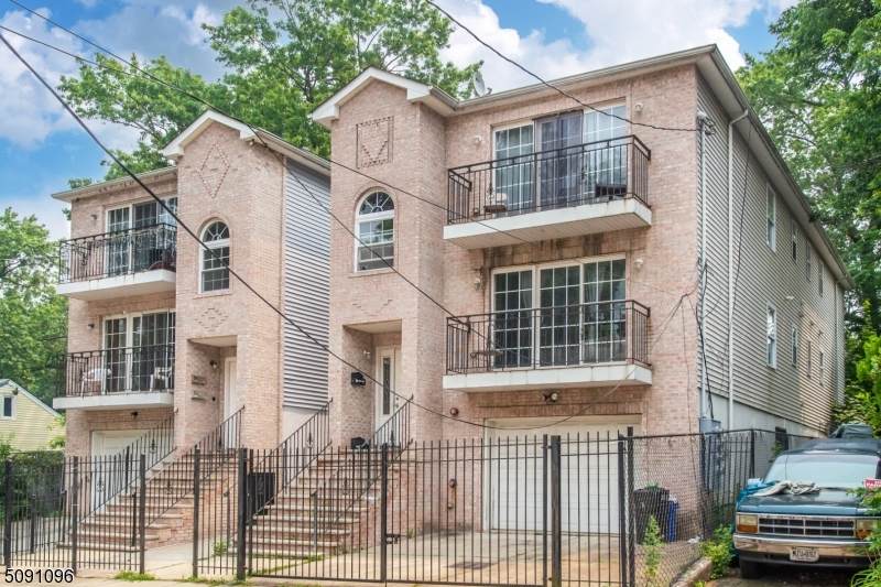 284 Aldine St - Photo 1