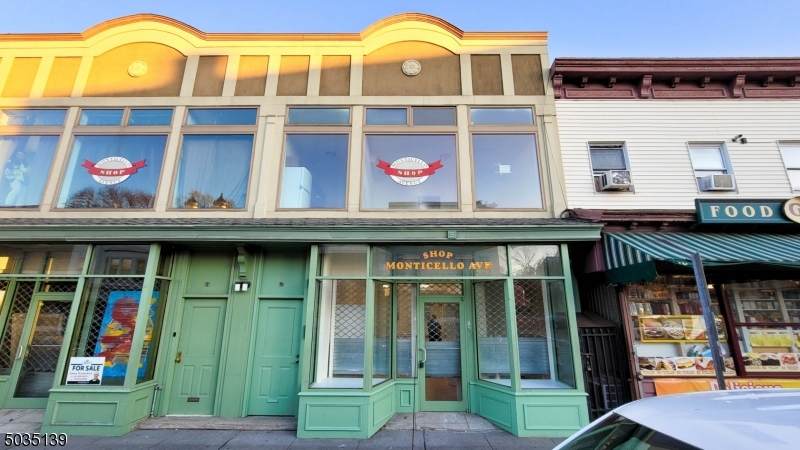 112 Monticello Ave - Photo 1