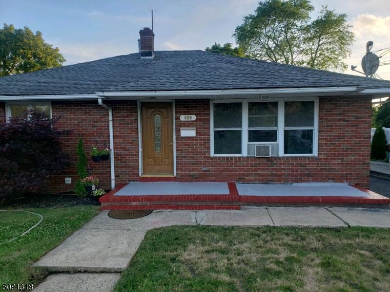 456 S Pine Ave - Photo 1