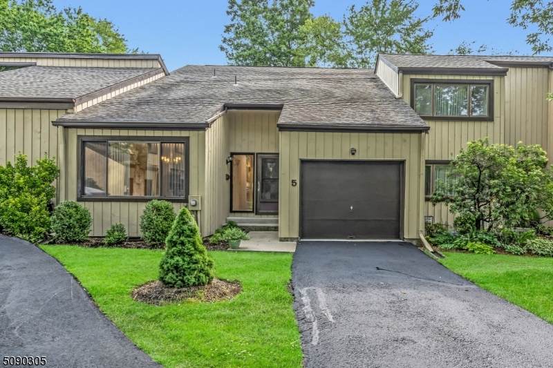 5 Tulip Ln - Photo 1