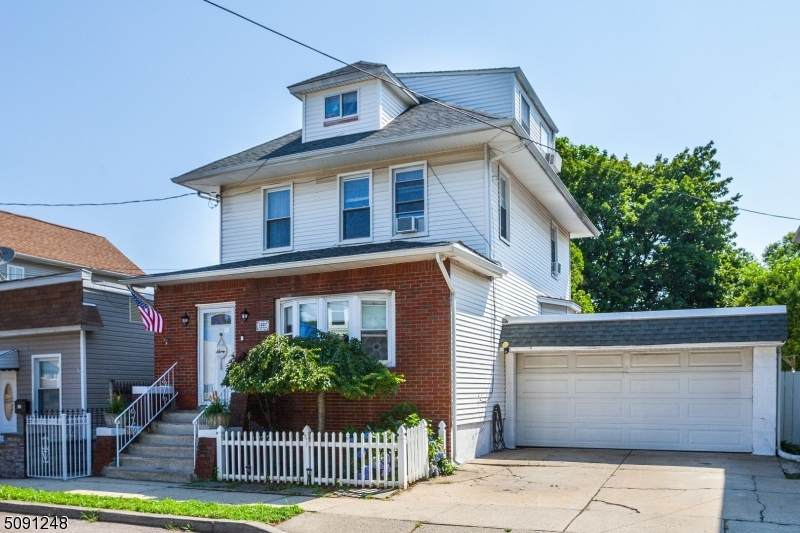 1227 Woodruff Ave - Photo 1