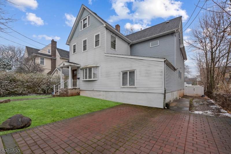 238 Benner St - Photo 1