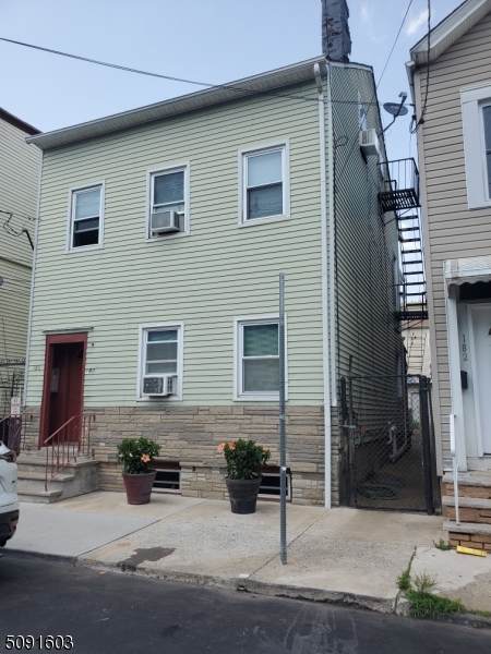 180 Chestnut St - Photo 1