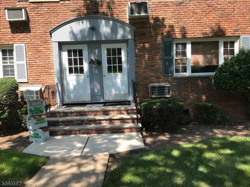 16 Wedgewood Dr - Photo 1