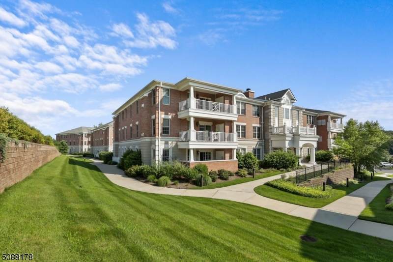 61 Four Seasons Dr - Photo 1