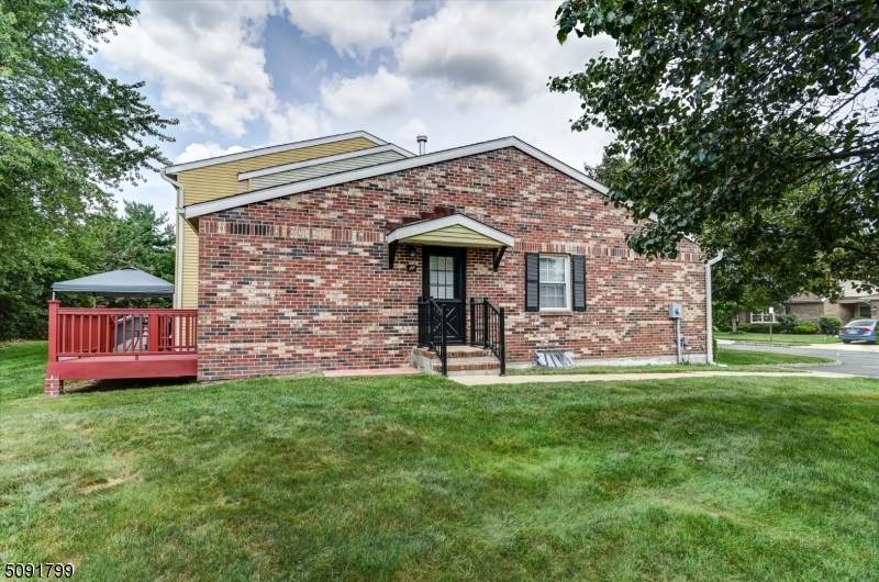 27 Hamilton Dr - Photo 1