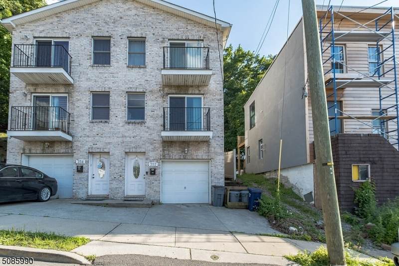 252 Dixon Ave - Photo 1