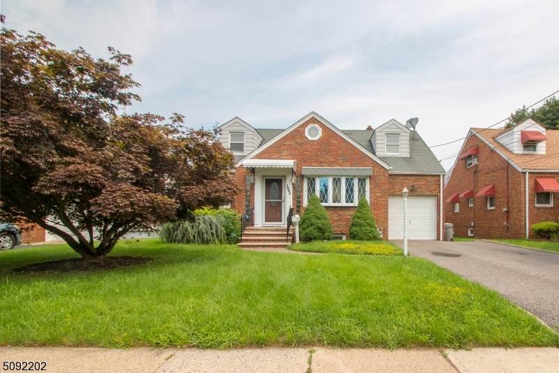 1563 Gregory Ave - Photo 1