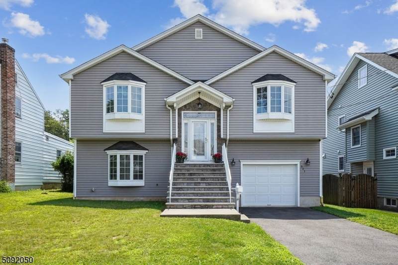 311 Hemlock Ave - Photo 1
